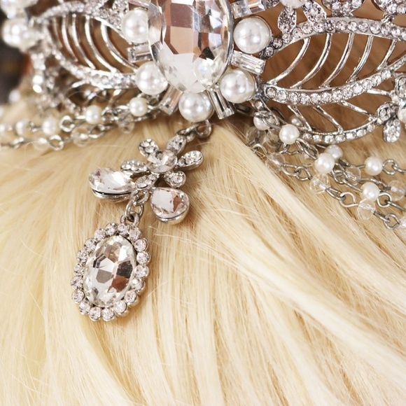 ✨ Dazzling Tiara ~ Pearls & Crystals Silver Tone main image 5